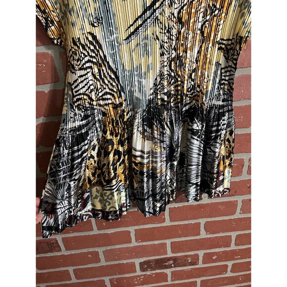 Abstract Animal Print Pleated Stretch Top - Picture 5 of 7